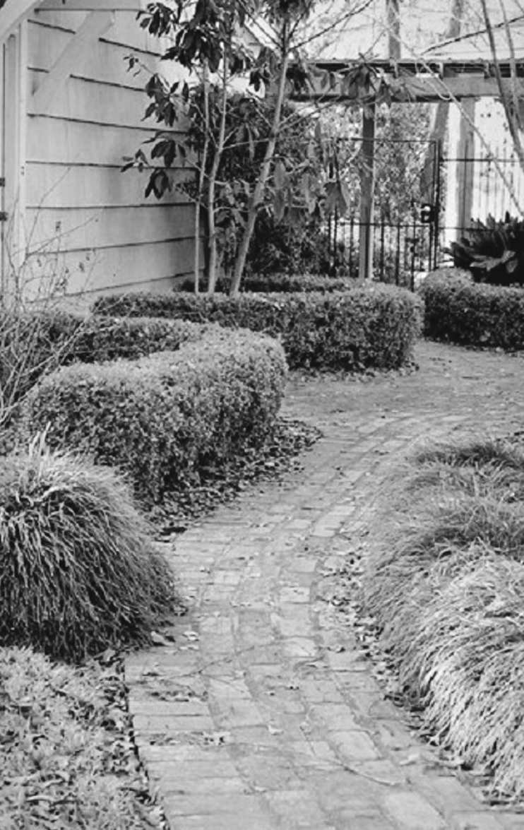 FELDER'S GARDEN FOOTPATHS